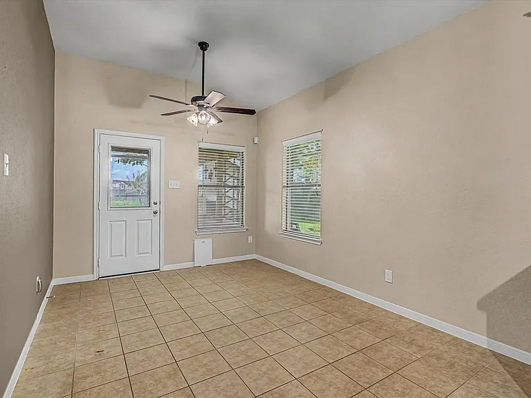 630 W Newport Bnd — Photo 13
