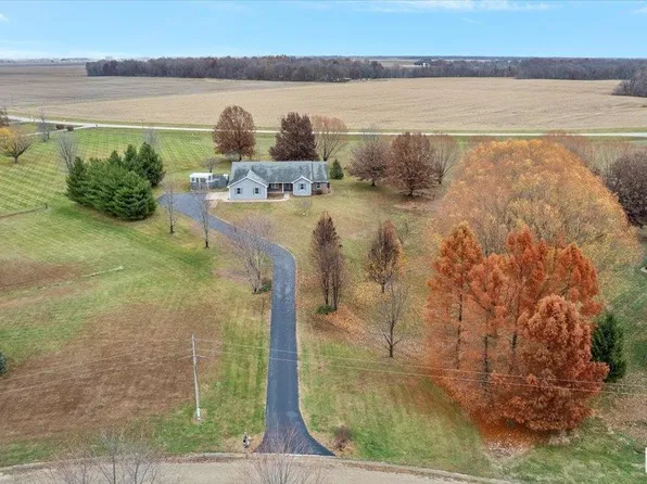11492 Mossy Cup Ln, Athens, IL 62613