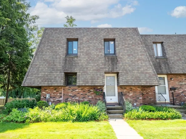 32 Beekman Dr #32, Agawam, MA 01001