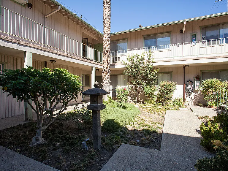 1934 N Hollywood Way #J — Photo 15
