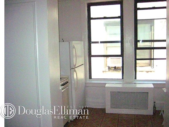 3rd image of 3151 33rd St APT 3F
