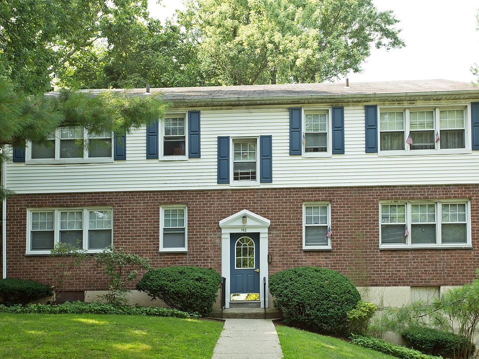 1st image of 142 Underhill Ave APT 1A