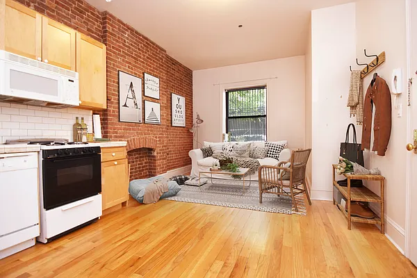 Rented by Bohemia Realty Group | media 2