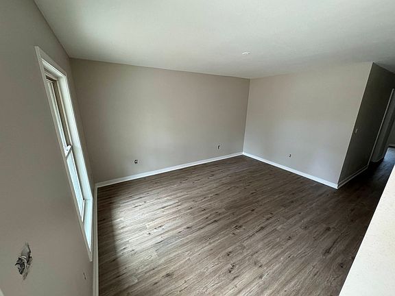 3rd image of 304 Mimosa St
