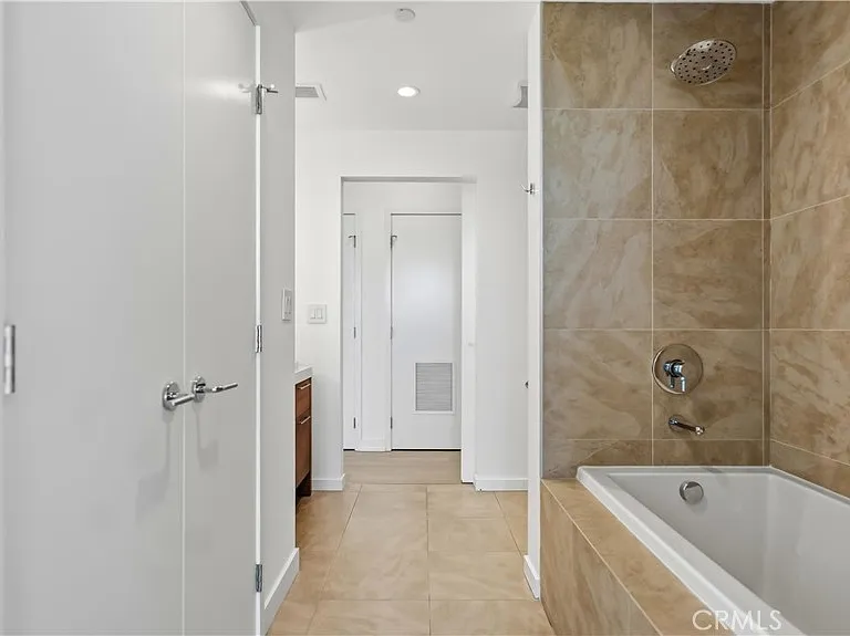 9 Macarthur Pl #N2002 — Photo 33
