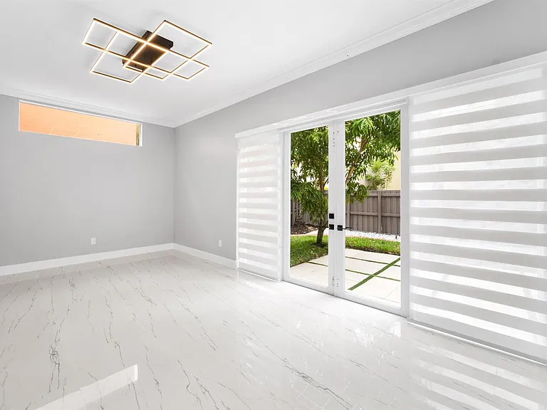 5233 SW 155th Way — Photo 8