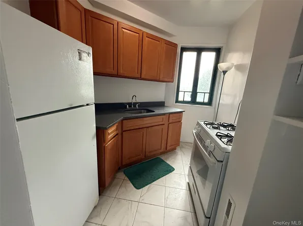 1598 Unionport Road #2D, Bronx, NY 10462