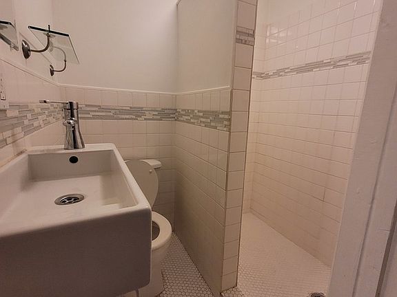 2nd image of 3 E 38th St #2