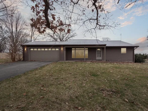 405 Oak Ridge Dr, Cedarville, IL 61013