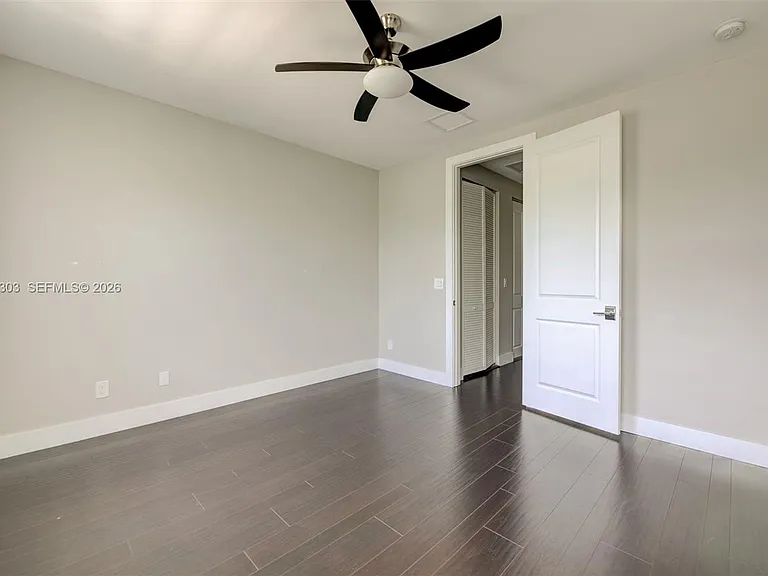 619 SW 17th St — Photo 4