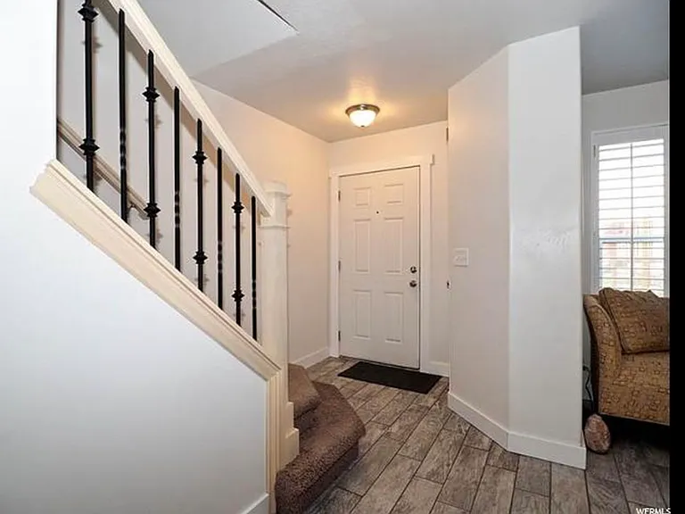 181 W Carrick Dr — Photo 6