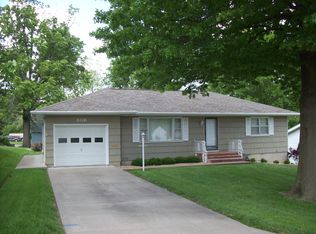 306 W 8th Dr, Carrollton, MO 64633