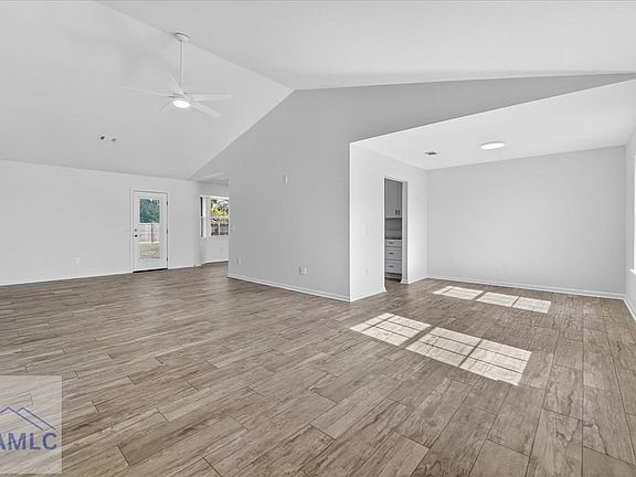 4th image of 831 Ann Dr