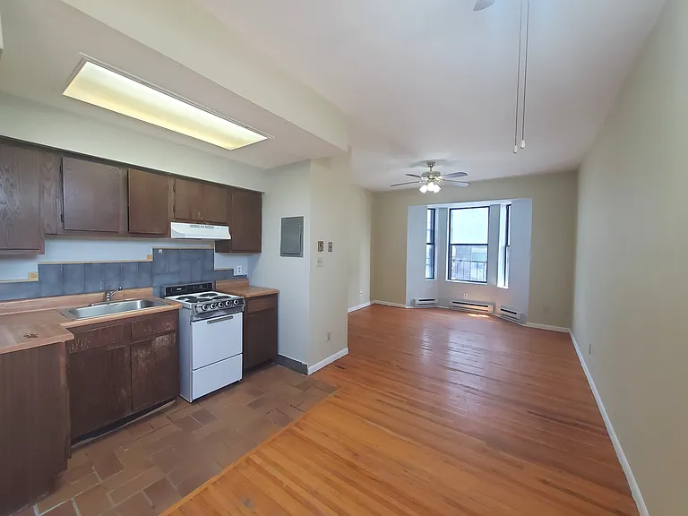 1734 Willow Ave #3B — Photo 4