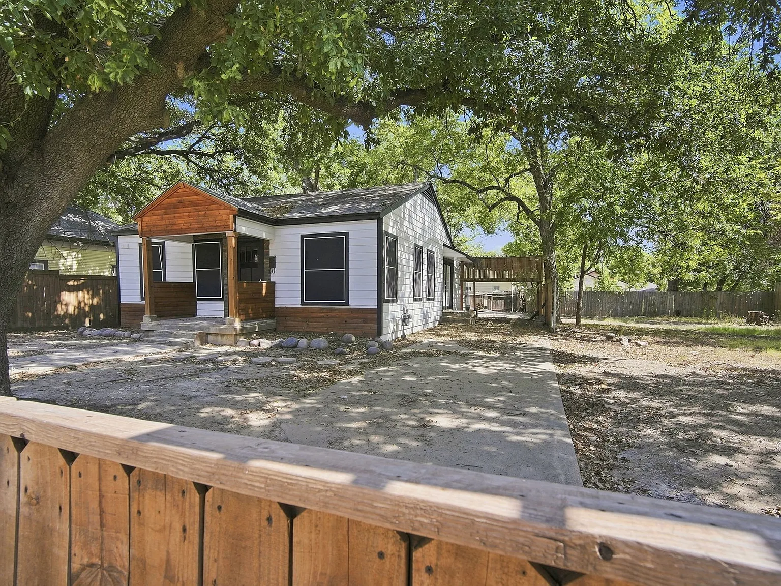 3 bed, 1120 sqft, $1,700 — Photo 2