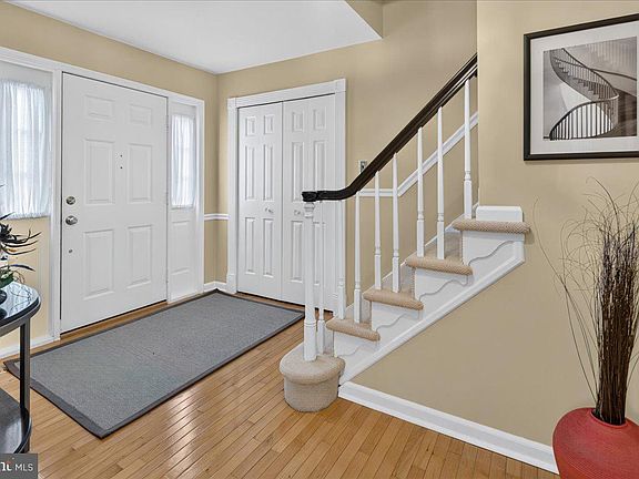 4th image of 2 Tracey Dr