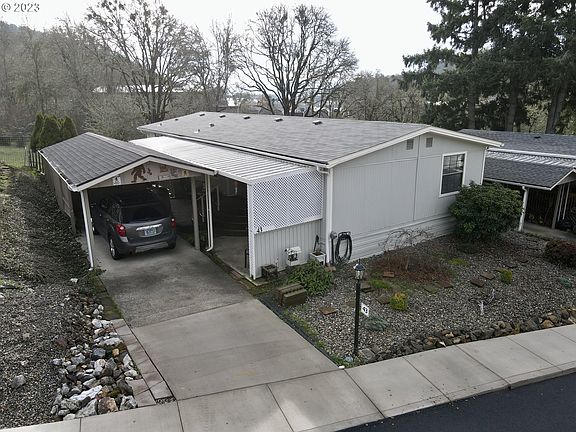 2nd image of 43 NE Mary Ann Ln