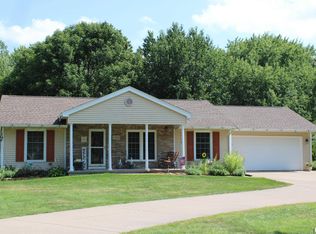 11315 Devils Creek Rd, Blue Grass, IA 52726