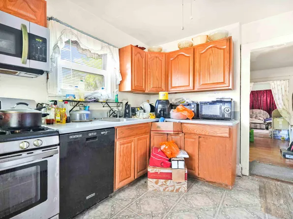 190-63 112th Avenue image 4 of 10