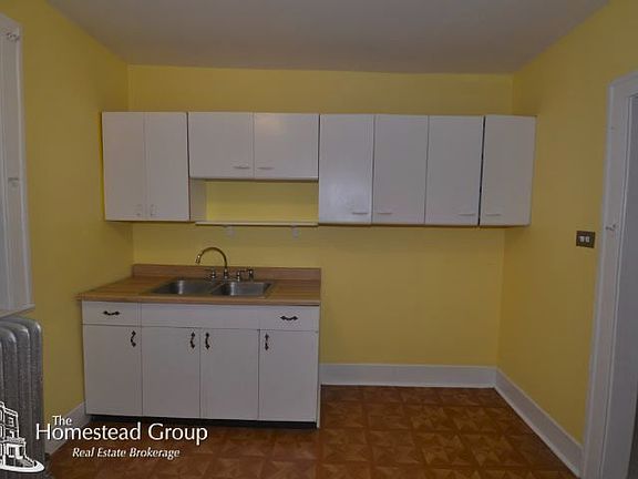 4th image of 2439 W Gunnison St #03