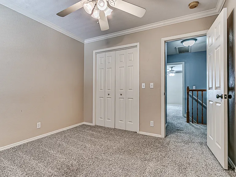323 Potomac Dr — Photo 32