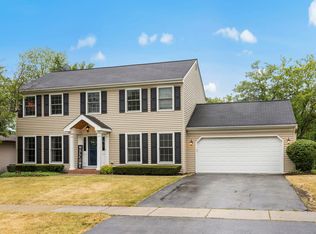 1908 Somerset Ln, Wheaton, IL 60189