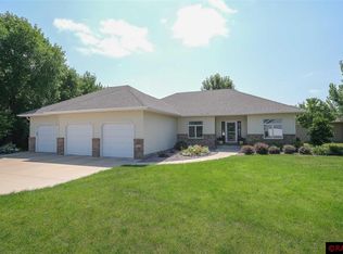 312 Southbrook Cir, Mankato, MN 56001