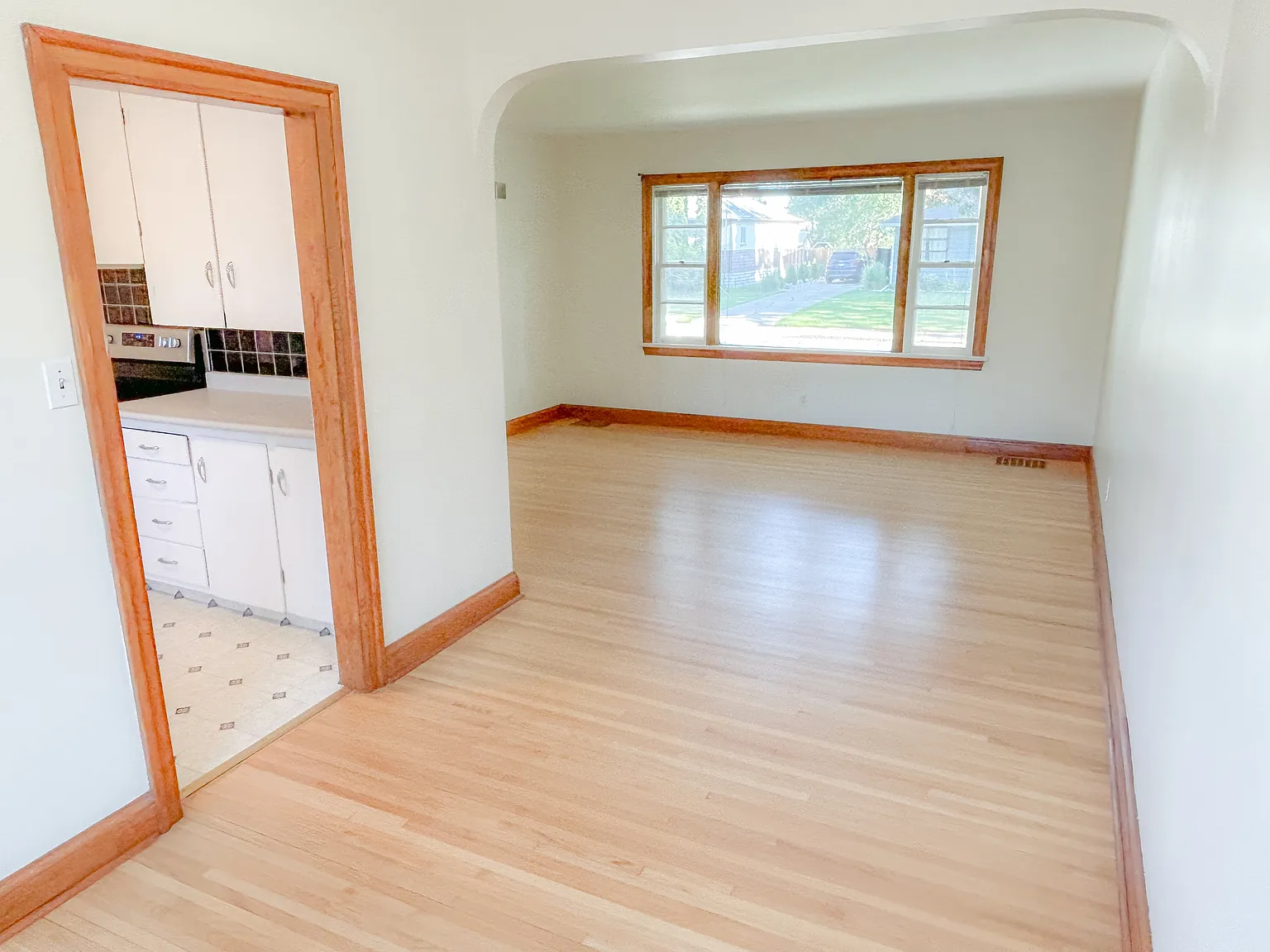 2712 Sinton Avenue — Photo 2