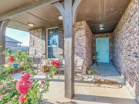 3rd image of 20941 Fall Creek Dr