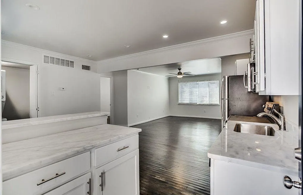 4302 McKinney Ave — Photo 4