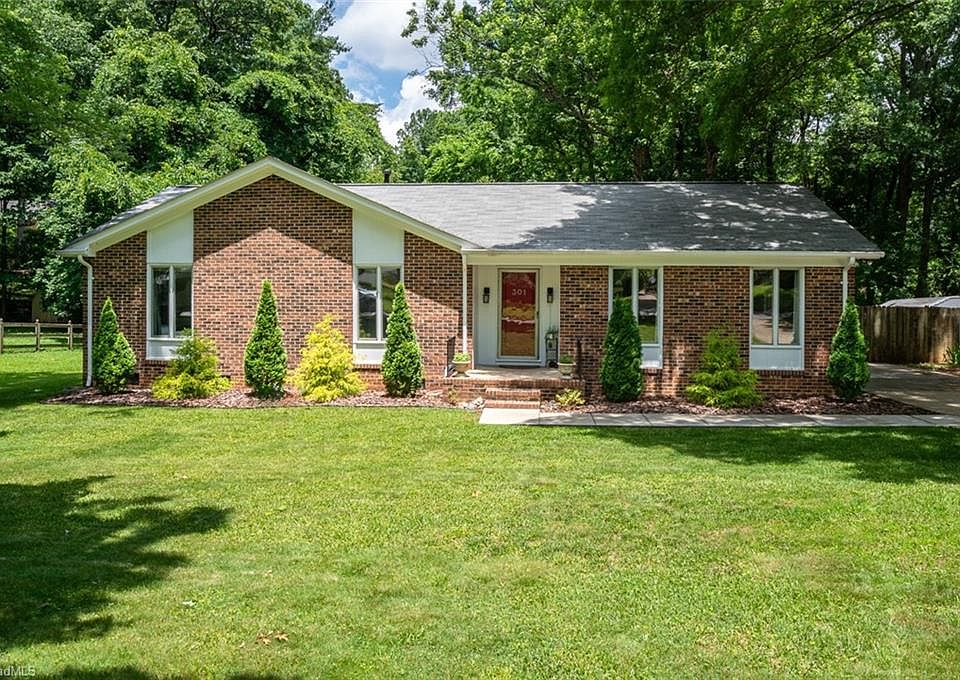 1st image of 301 Leland Dr