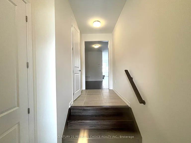 1471 Blackmore St — Photo 6