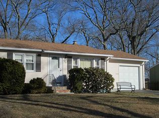 144 Moccasin Dr, Warwick, RI 02889