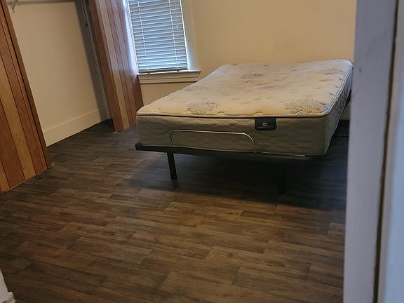 4th image of 835 Monmouth Blvd #1