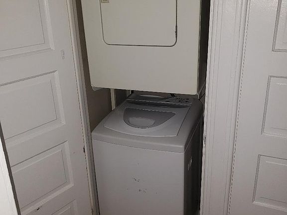 3rd image of 1637 N Wood St #1