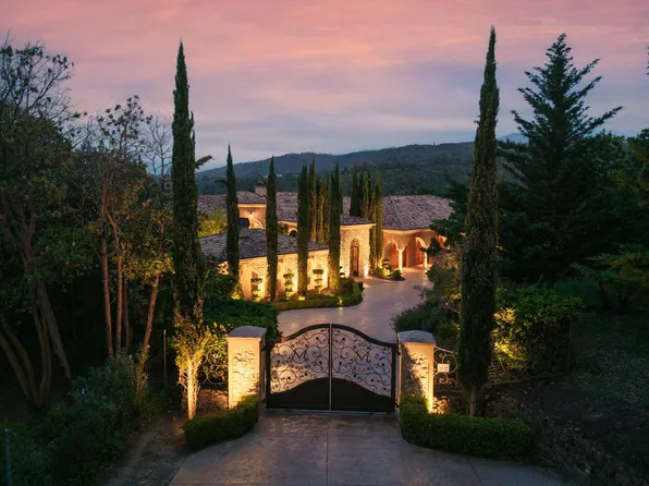 321 Pair A Dice Ranch Rd, Jacksonville, OR 97530