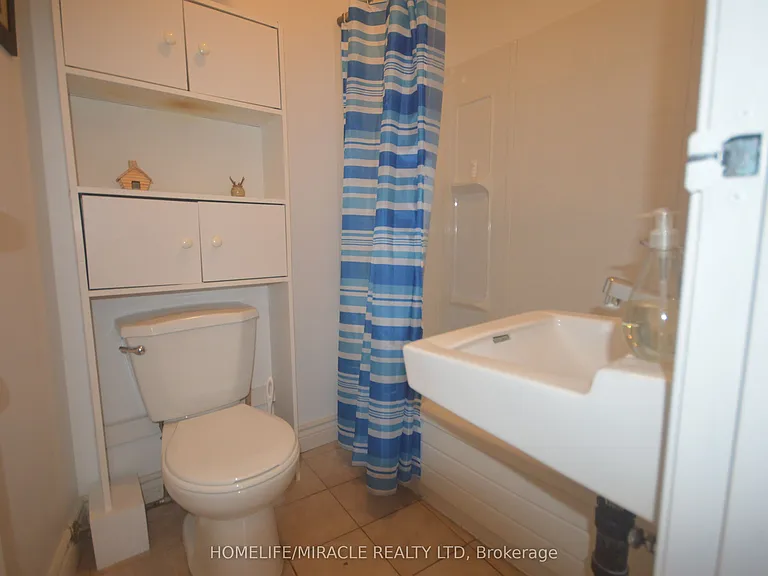 64 Holland St W #1 — Photo 12