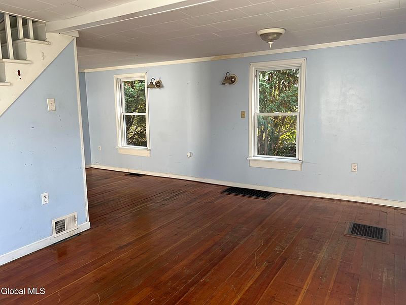 3rd image of 5 Pearl Street