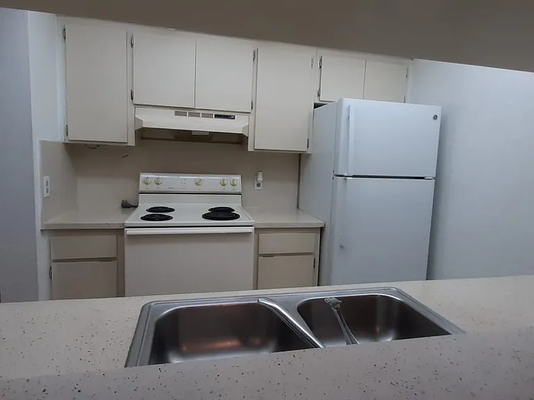 8160 Geneva Ct #316 — Photo 6
