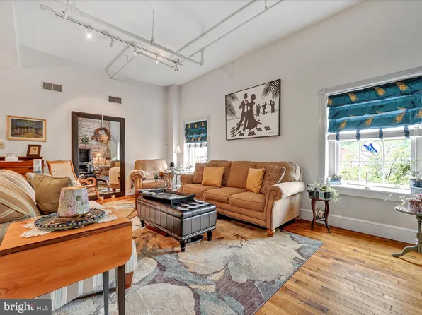 231 N Shippen St APT 325, Lancaster, PA 17602