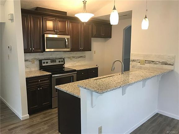 3rd image of 4624 Halleys Cir