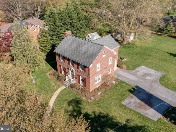 106 Kready Ave, Millersville, PA 17551