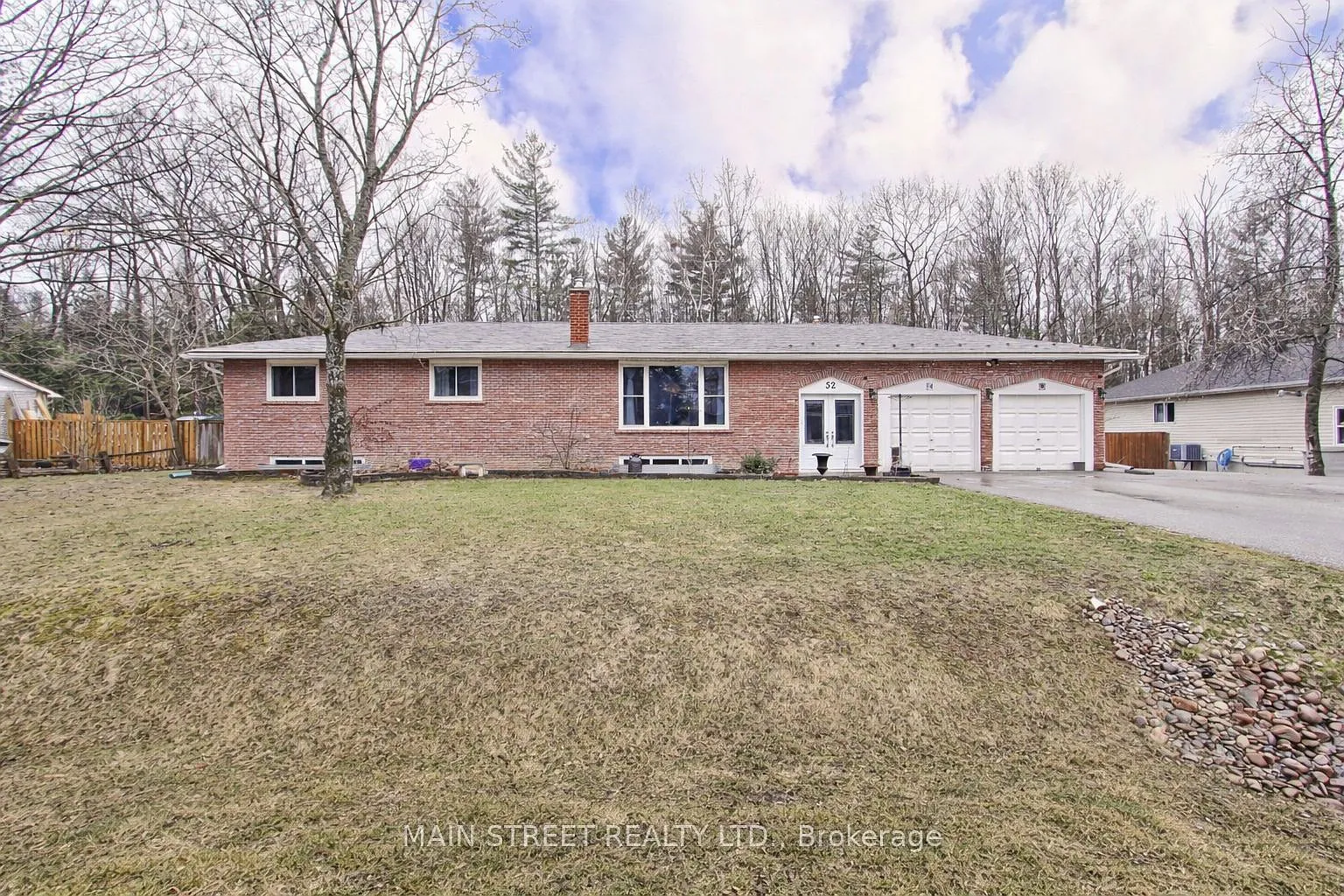 52 Maple Ave photo 1