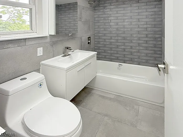 19 Van Rensselear St #8 — Photo 8