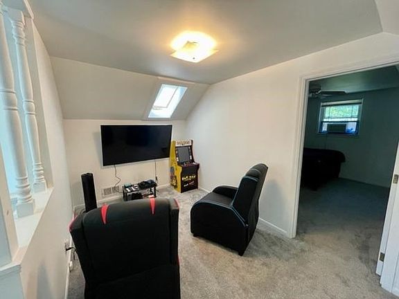4th image of 5968 Winnetka Dr