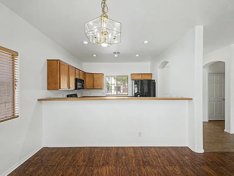 2050 N Arbor Ln — Photo 37
