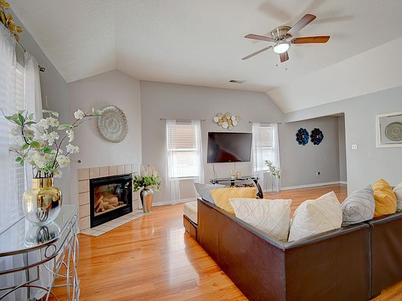 4th image of 10532 Napoli St NW