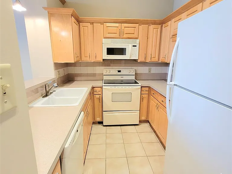 2315 Harborside Dr #201 — Photo 2