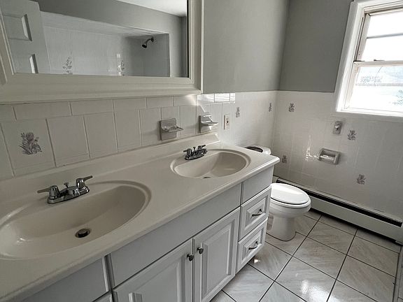 3rd image of 71 Franklin St