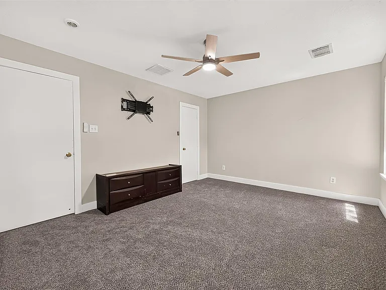 18174 Woodsdale Ct — Photo 26